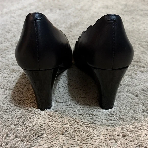 Kelly & Katie Black Leather Scalloped Wedges - Picture 5 of 7